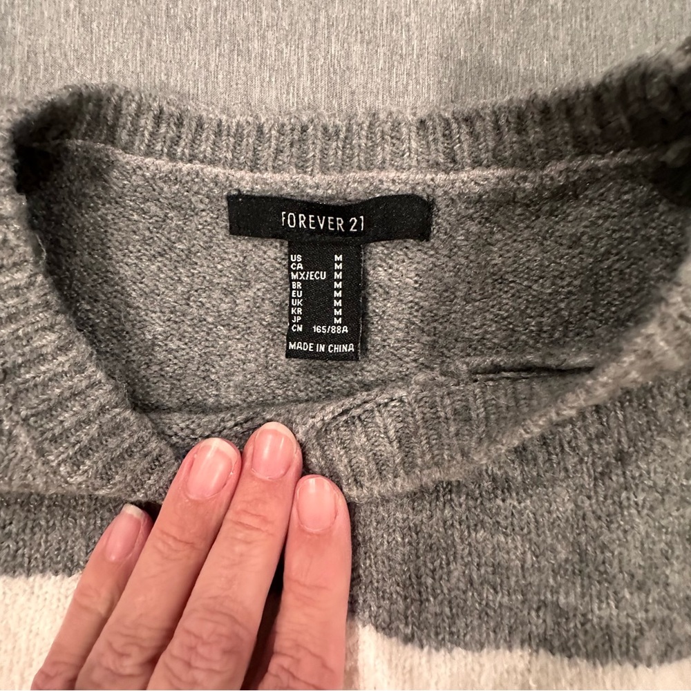 Forever 21 Colorblock Knit Sweater Gray Cream Tan Long Sleeve - Picture 10 of 10